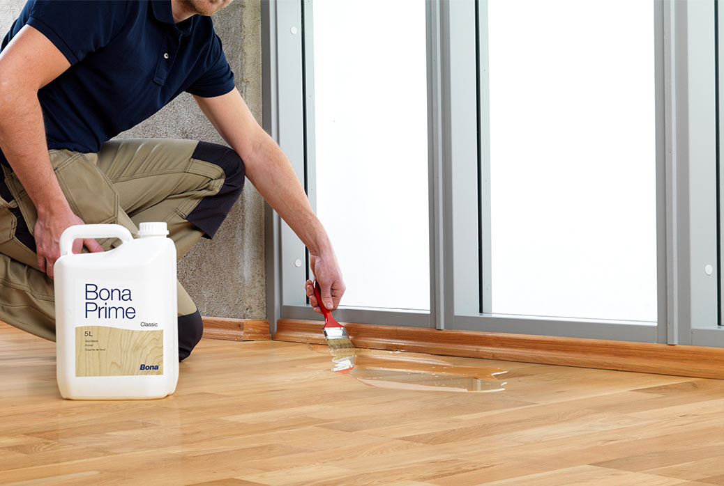 Лак для паркета. Лакировщик паркета спецодежда. Pro Finisher лак для пола и паркета. Water based parquet Varnish. Интерьерная краска для ламината фото.